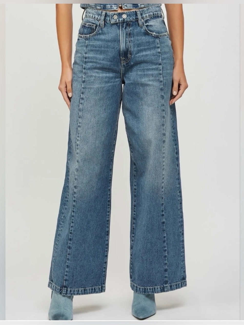 NWT Nori Wide-Leg Jeans in Medium Blue with slight distressing
